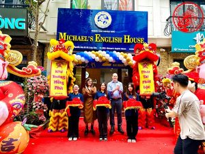 thue-mua-lan-khai-truong-trung-tam-tieng-anh