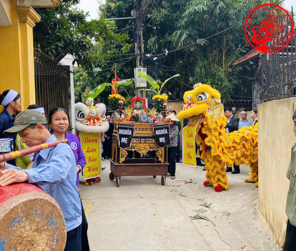 múa lân báo hiếu