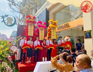 thue-mua-lan-khai-truong-gia-re (5)