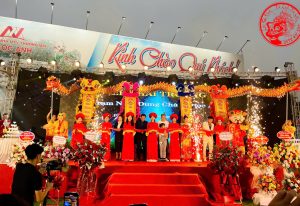 Đội múa lân sư rồng khai trương tại Chạm Dừng Chân Ngọc Anh, Thị xã Phú Thọ