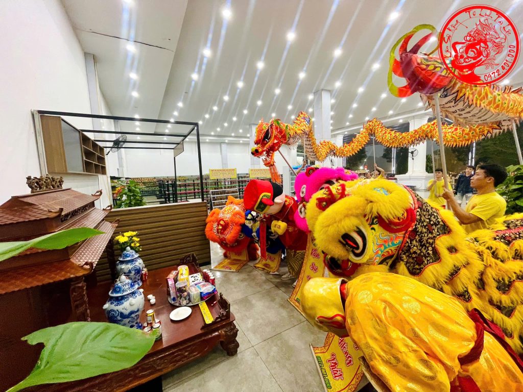 Trang phục lân sư rồng hiện đại, hoành tráng tại Thị xã Phú Thọ