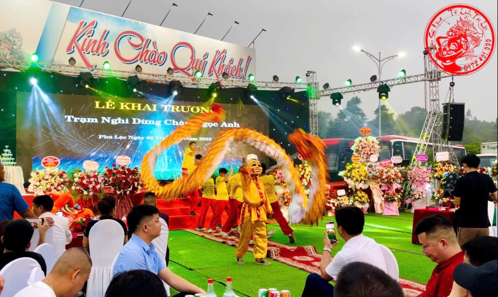 Hiệu ứng pháo điện và khói nghệ thuật tại lễ khai trương